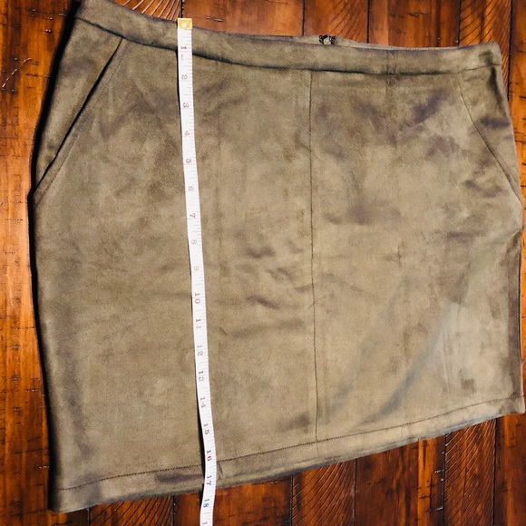 Suede Olive green plus size skirt (XXL) 14-16 - Picture 2 of 5